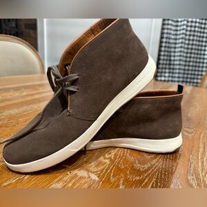 Men’s Brown Suede COLE HAAN ankle chukka boots size 9 1/2 in New Condition